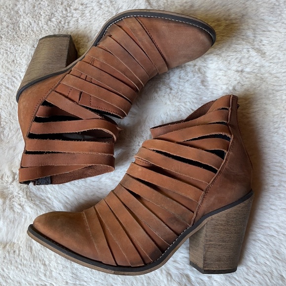 Free People | Hybrid Heel Ankle Boots in Distressed Brown | 39 - Picture 8 of 16